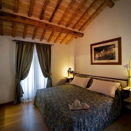 Hotel Il Castello Ассизи Экстерьер фото
