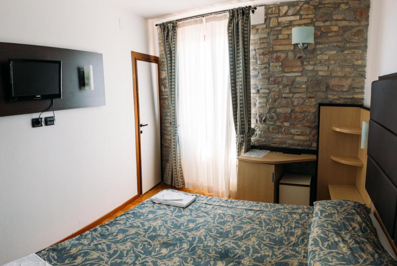 Hotel Il Castello Ассизи Экстерьер фото