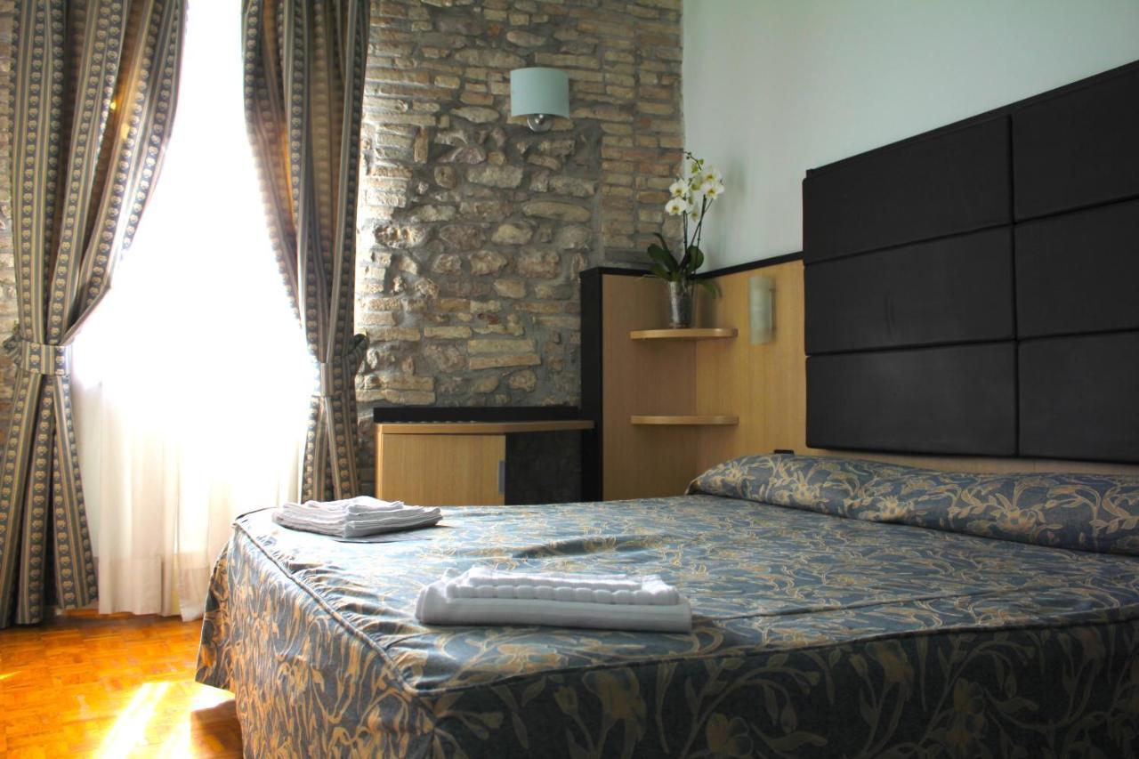 Hotel Il Castello Ассизи Экстерьер фото