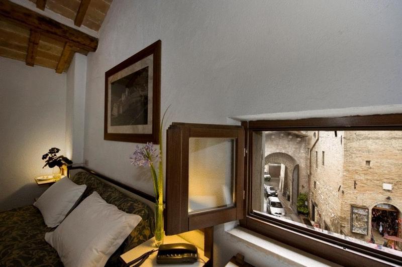 Hotel Il Castello Ассизи Экстерьер фото