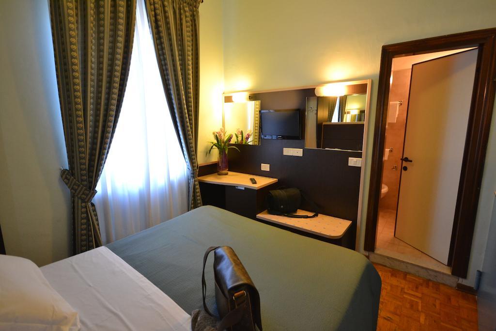 Hotel Il Castello Ассизи Экстерьер фото