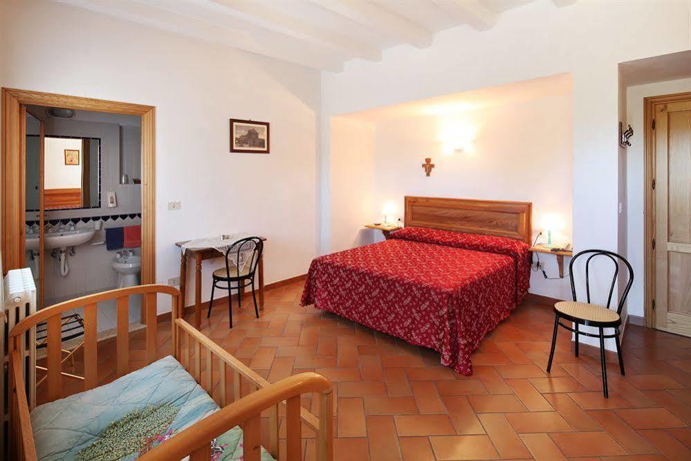 Hotel Il Castello Ассизи Экстерьер фото