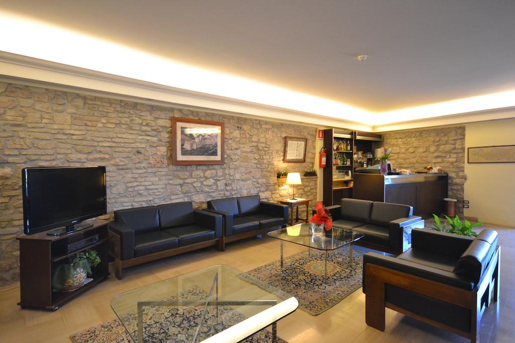 Hotel Il Castello Ассизи Экстерьер фото