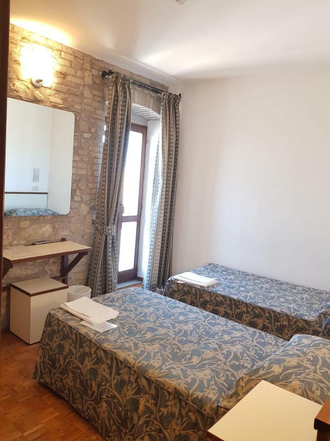 Hotel Il Castello Ассизи Экстерьер фото