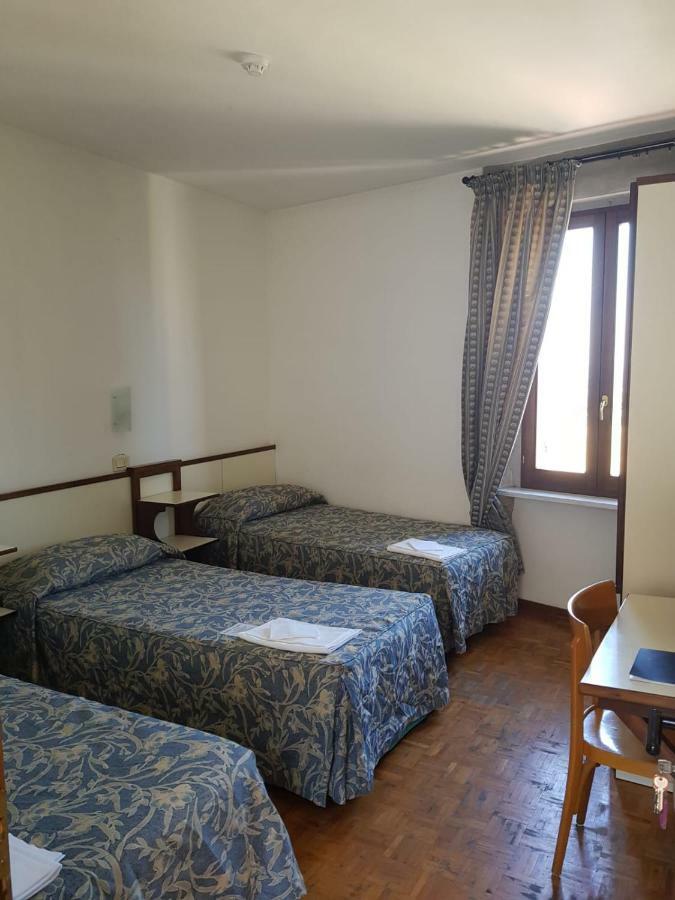 Hotel Il Castello Ассизи Экстерьер фото